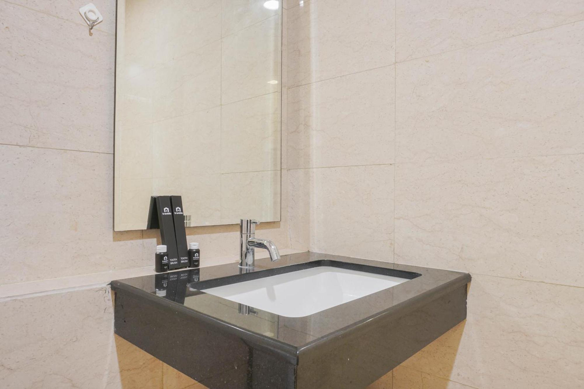Apartment Fancy And Spacious 1br At 26th Floor L'avenue By Travelio *