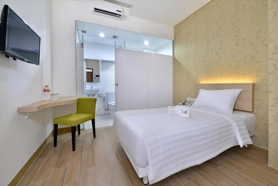 Whiz Falatehan Hotel