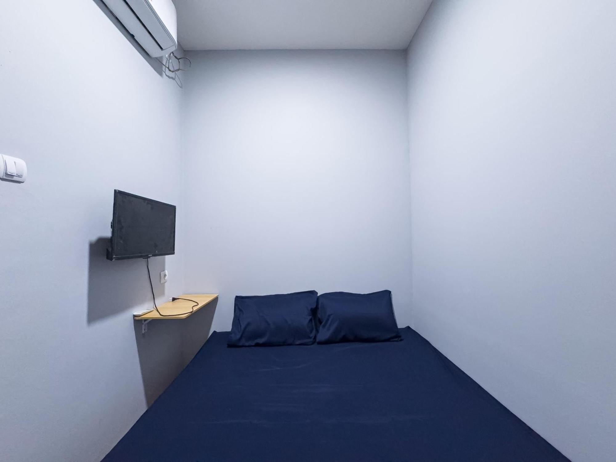 Beranda Istirahat Pluit Hostel Jakarta