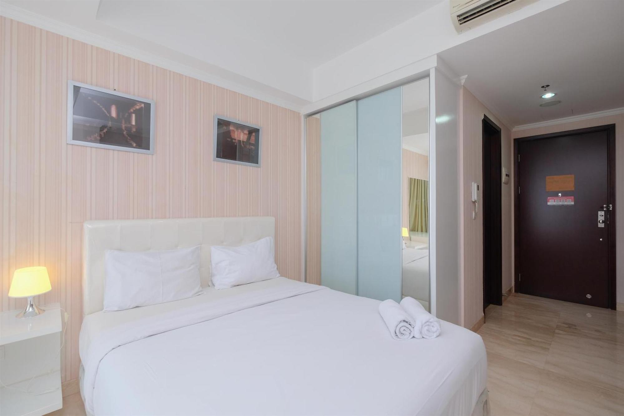 Homey And Comfy At Menteng Park By Travelio Apartment