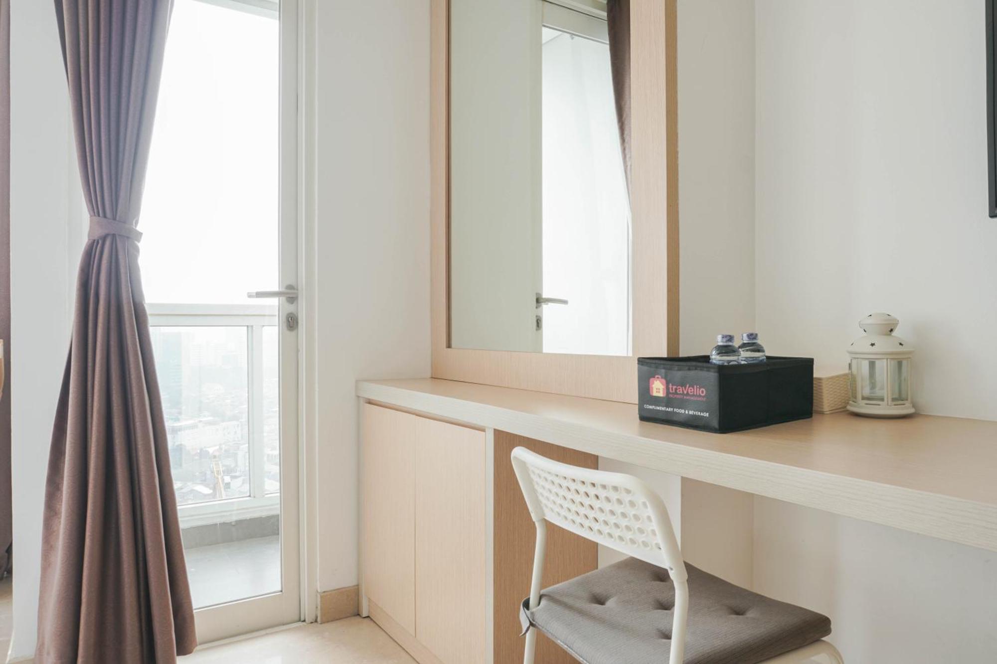 Apartment Minimalist And Strategic At Menteng Park By Travelio *
