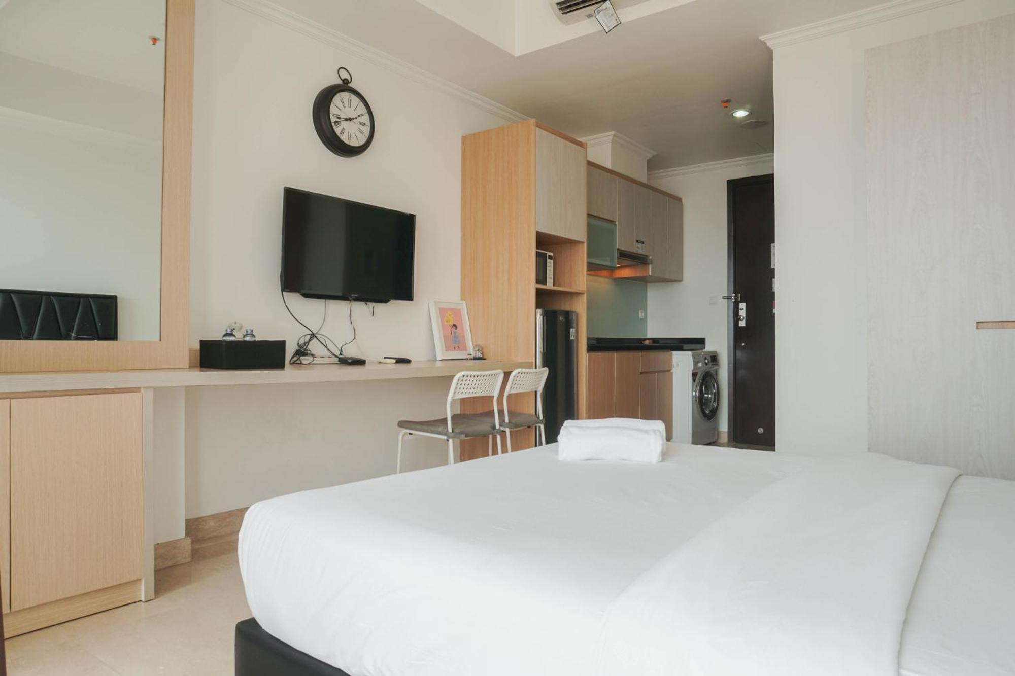 Minimalist And Strategic At Menteng Park By Travelio * Jakarta