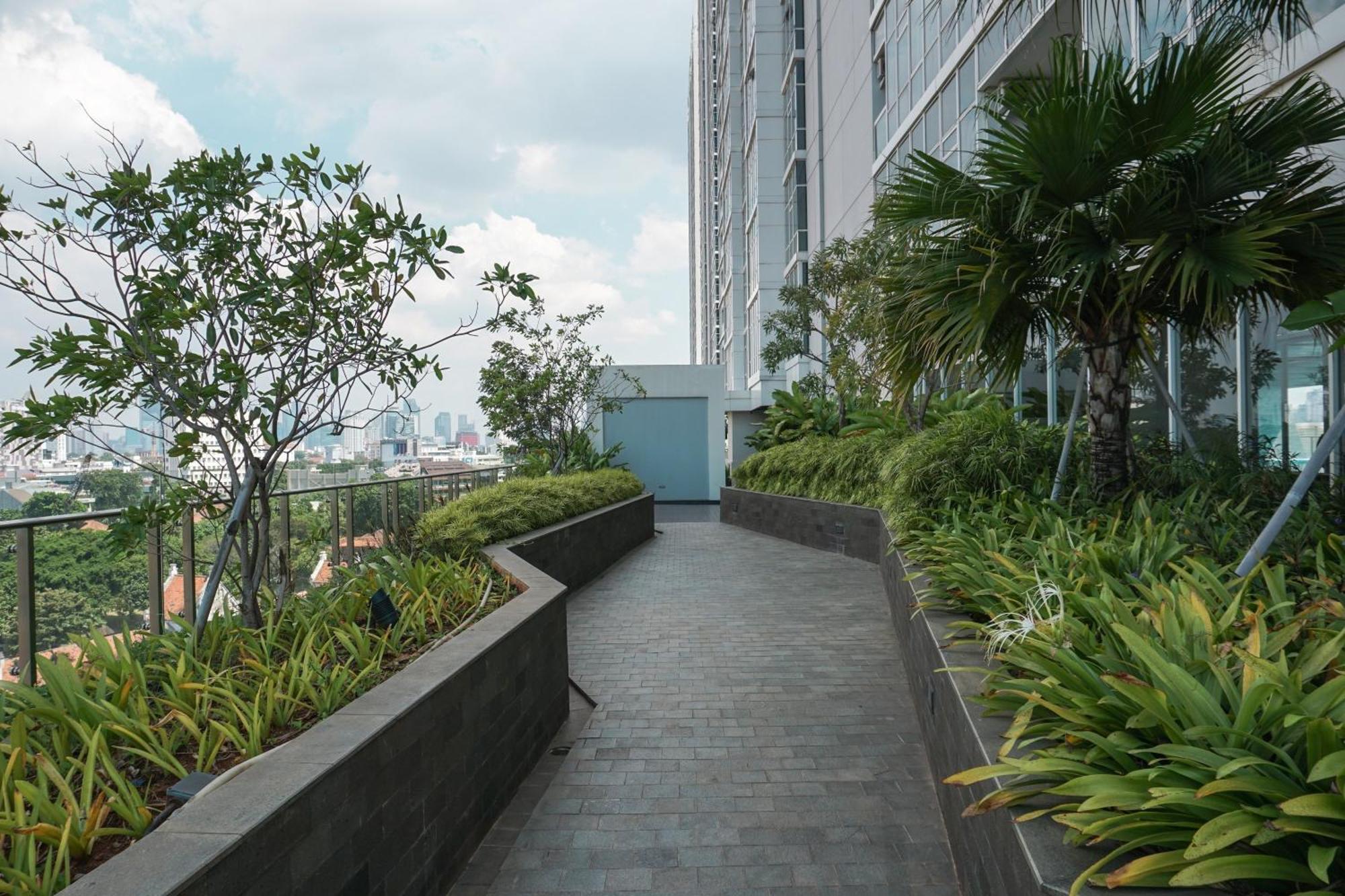 Minimalist And Strategic At Menteng Park By Travelio Apartment *