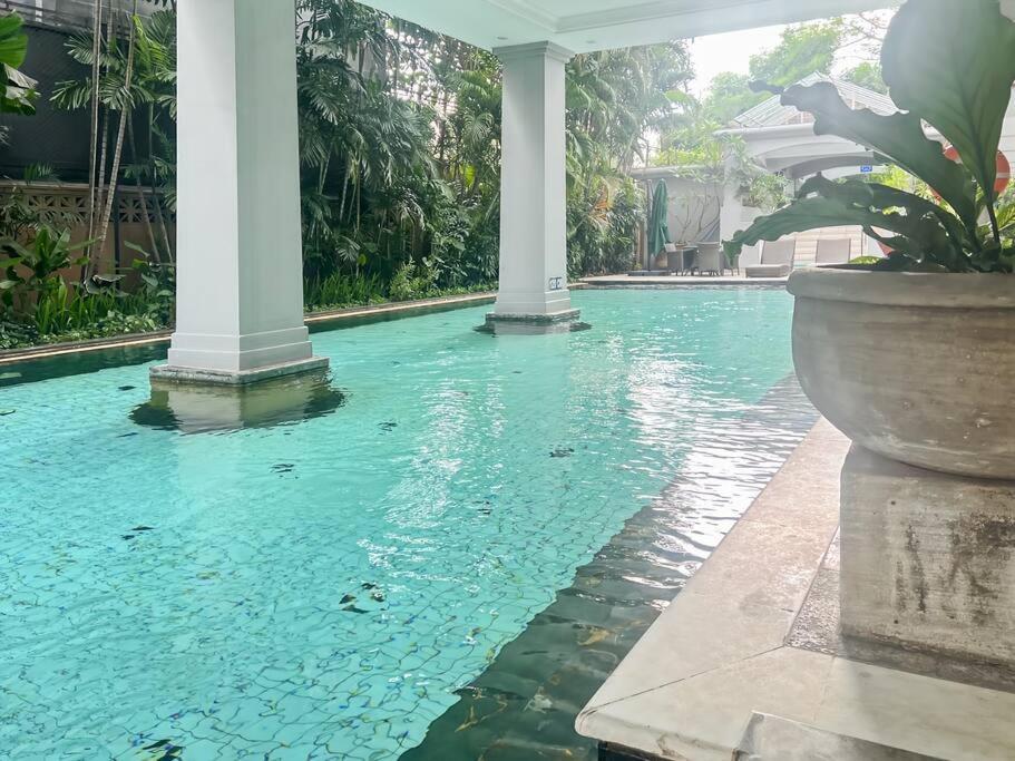 Apartment Large & Luxury Menteng Executive 3br With Pool, Gym Wi-fi By 2ndhome Jakarta