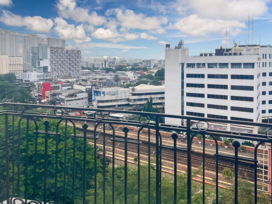 Large & Luxury Menteng Executive 3br With Pool, Gym Wi-fi By 2ndhome *