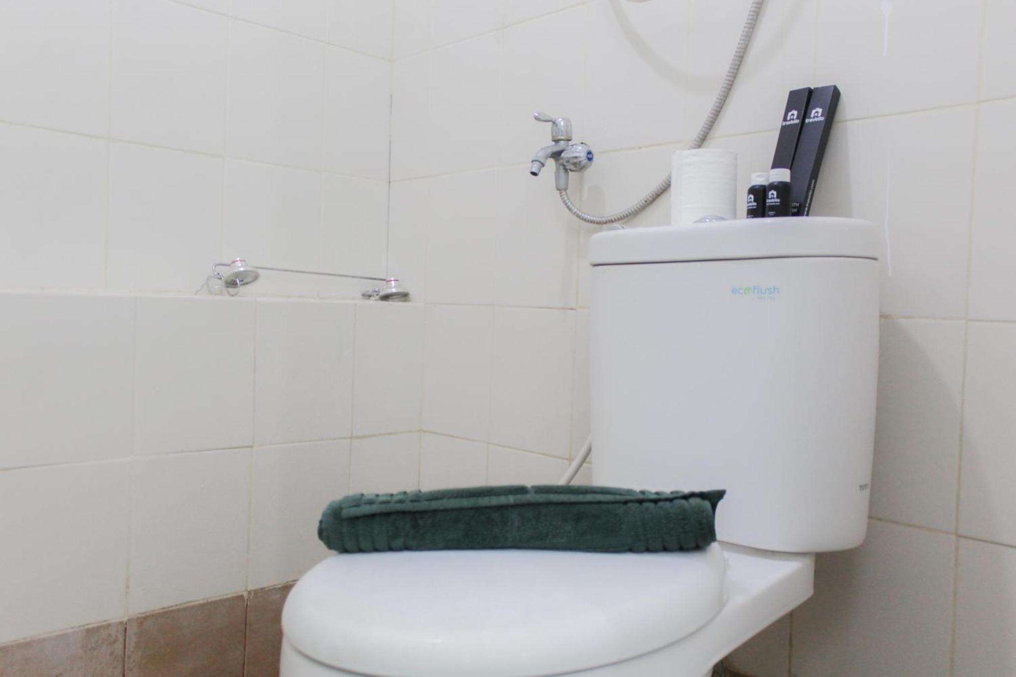 Homey And Cozy 2br Bassura Near Mall By Travelio Apartment *
