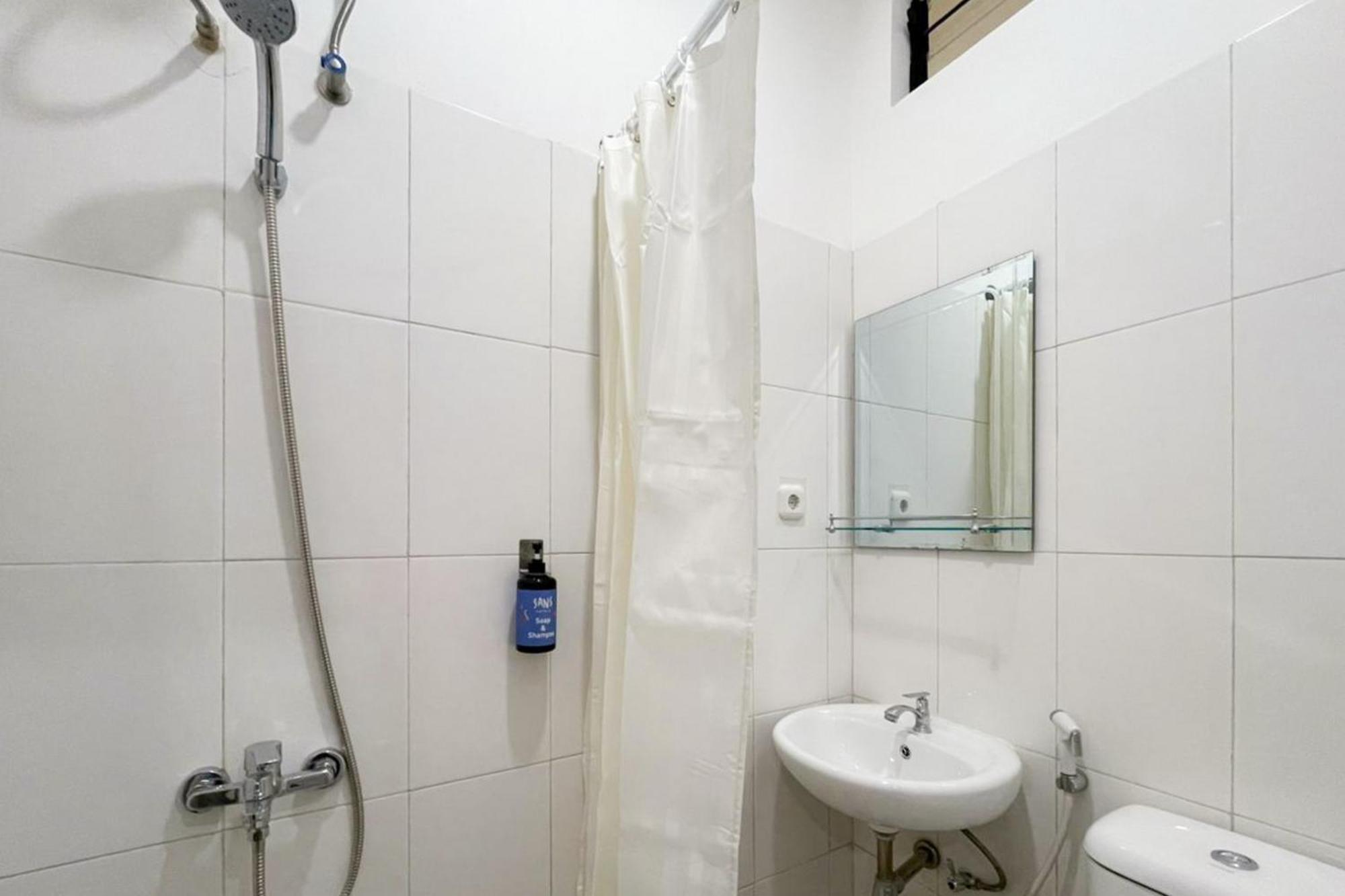 Hotel Sans Cengkareng 3*