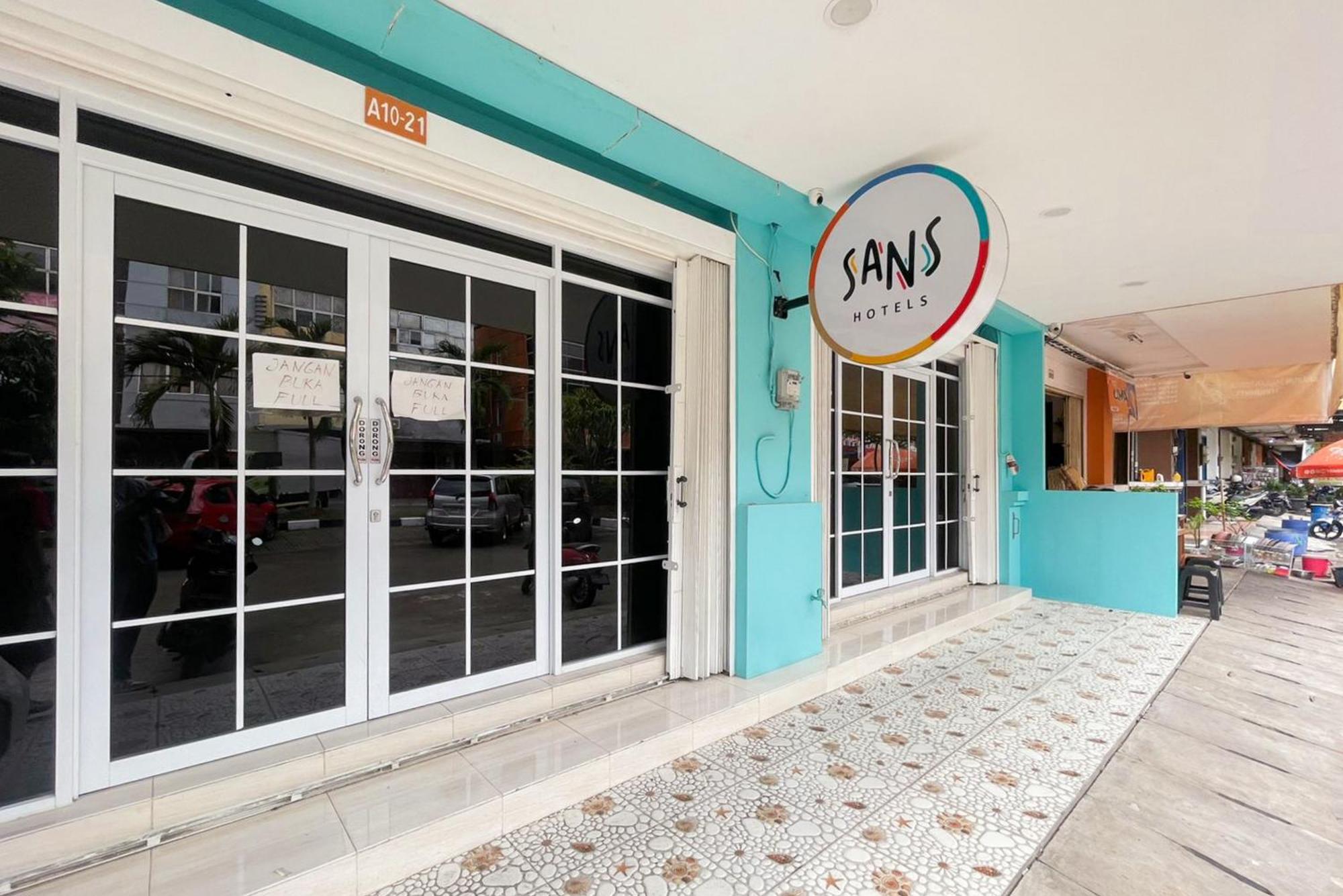 Sans Cengkareng Hotel 3*