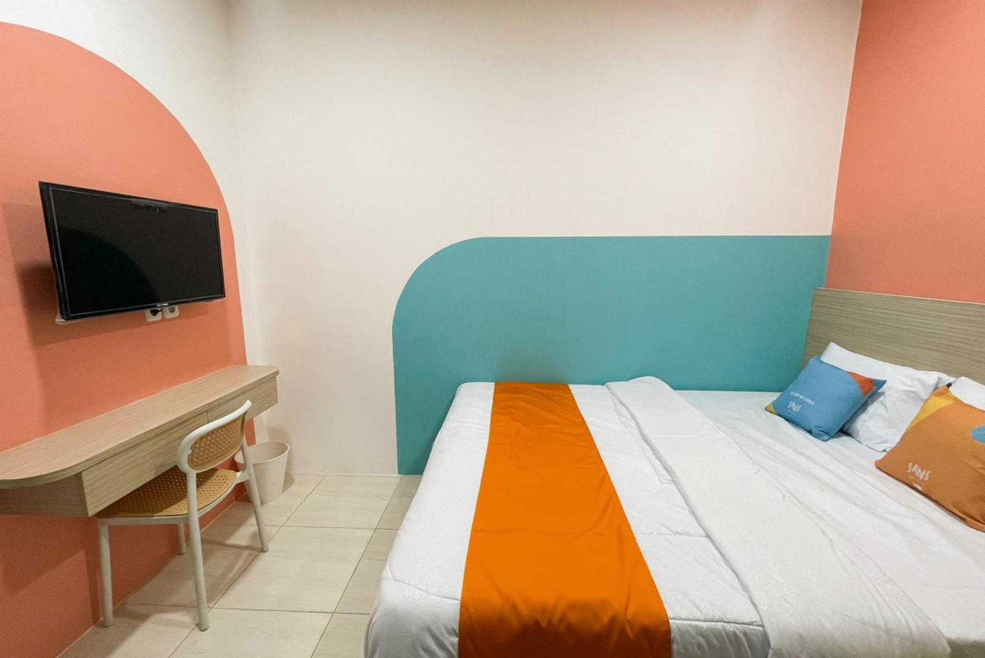 Sans Cengkareng Hotel 3*