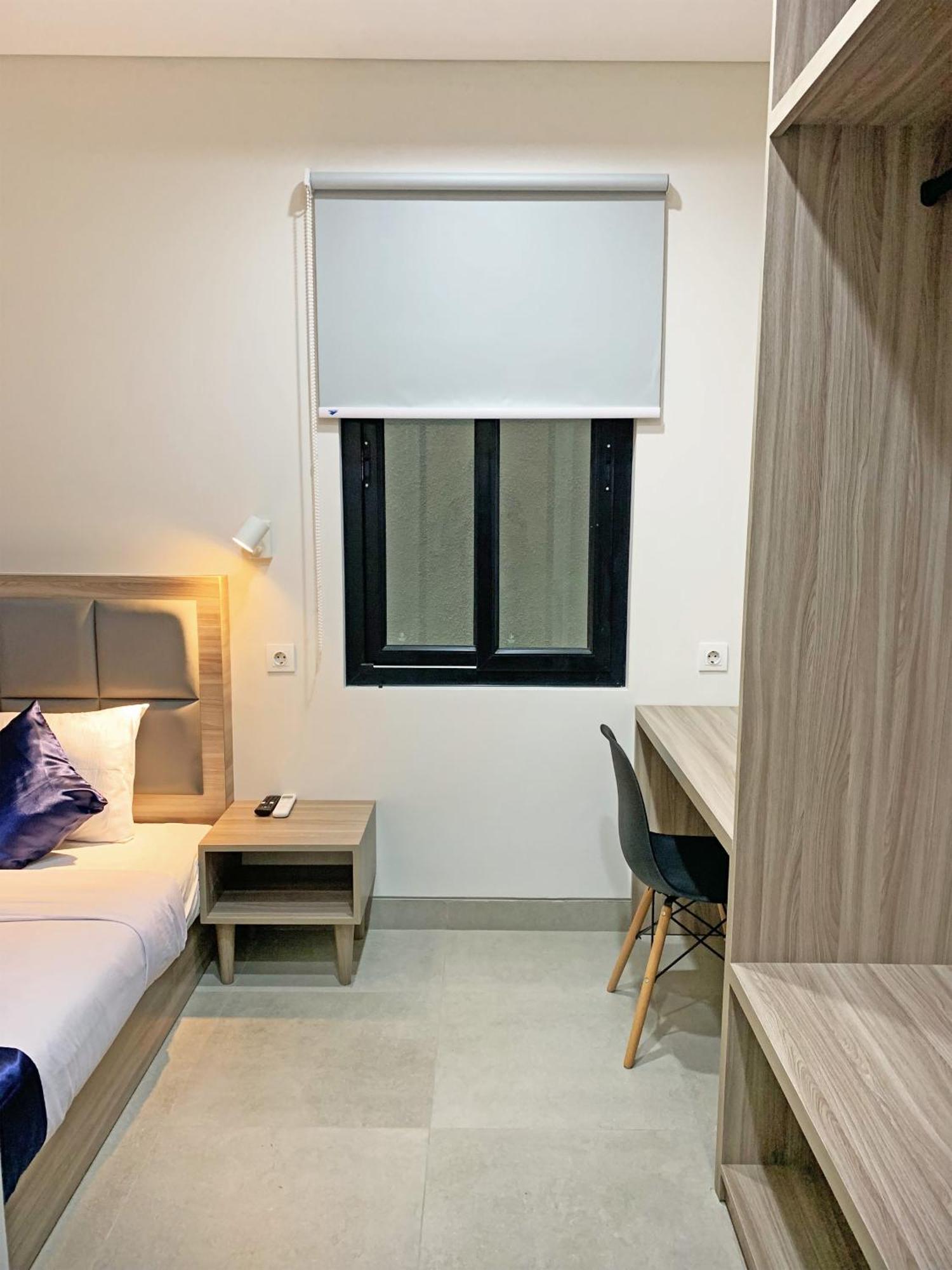 Wisma tamu Oscar Alfa By Namroom Jakarta