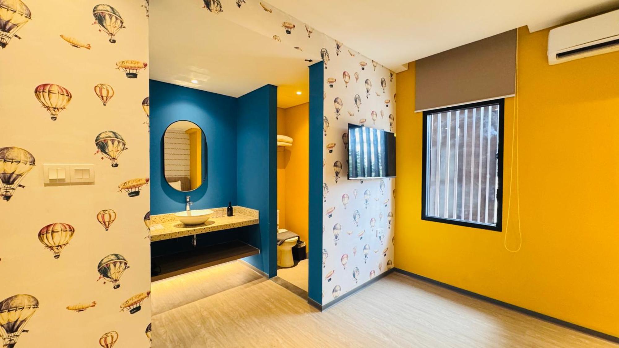 Resort Yellow Bee Cililitan 4*