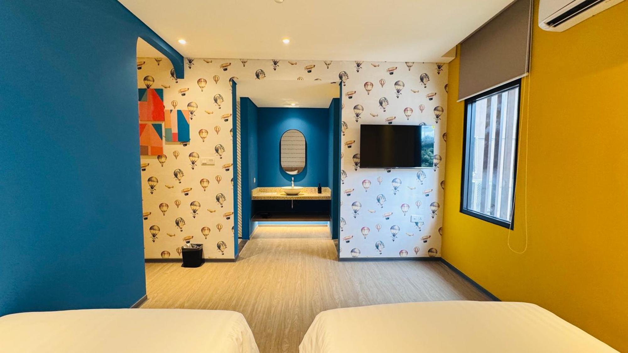 Resort Yellow Bee Cililitan Jakarta