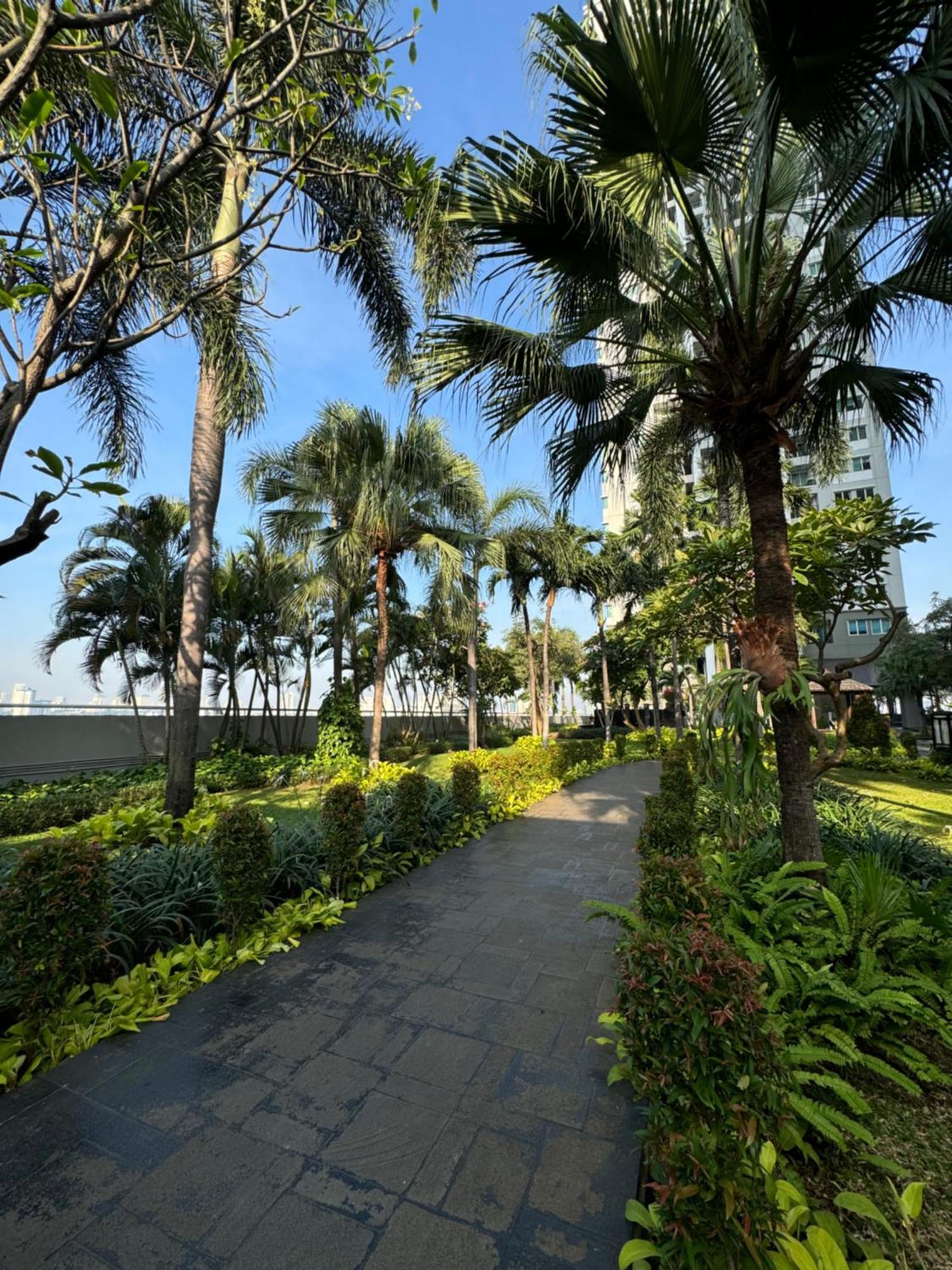 Stunning Comfy Spacious At The Heart Of Apartment Jakarta