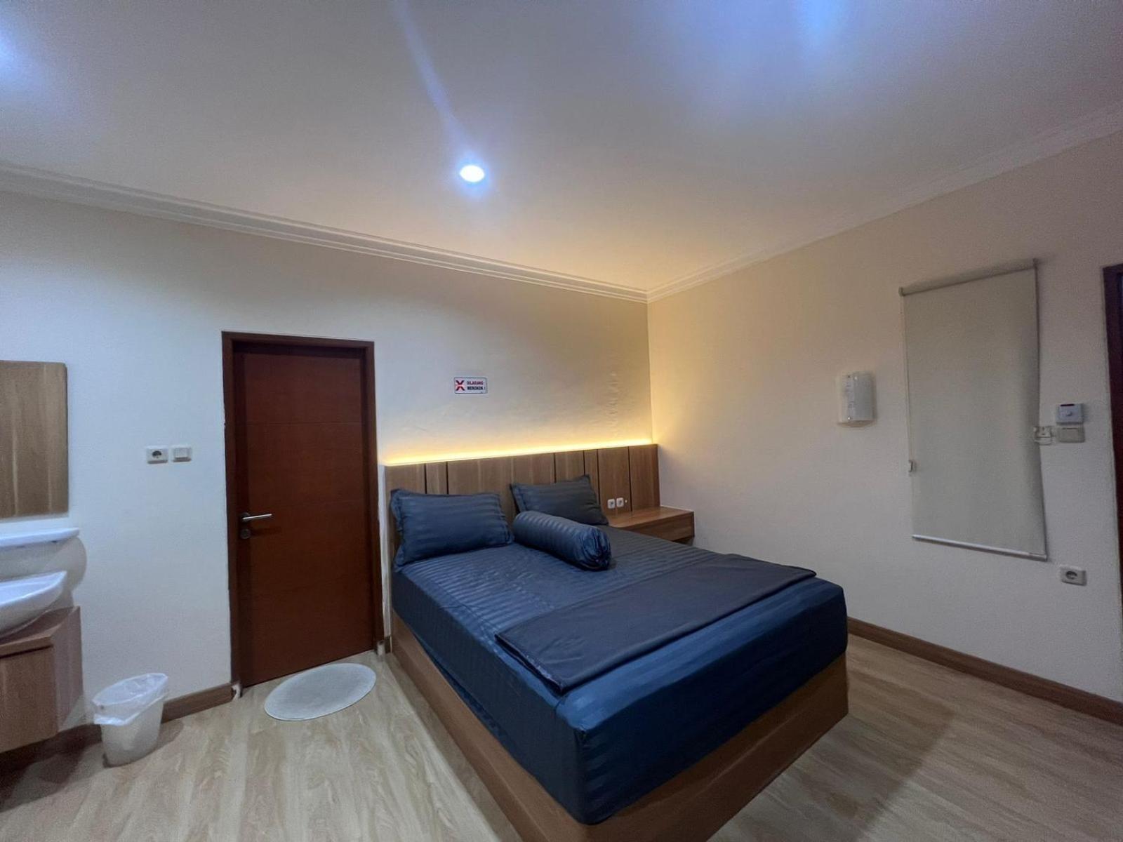 Delapan Mitra Reddoorz 2* Jakarta