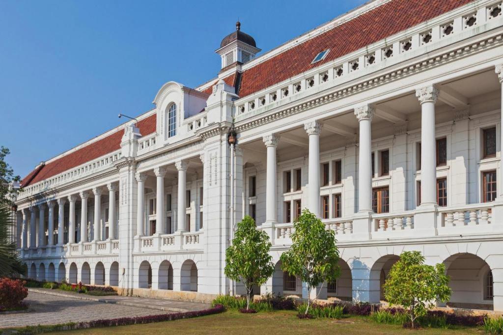 Hotel Super Oyo Capital O 90056 Kebon Kacang 9