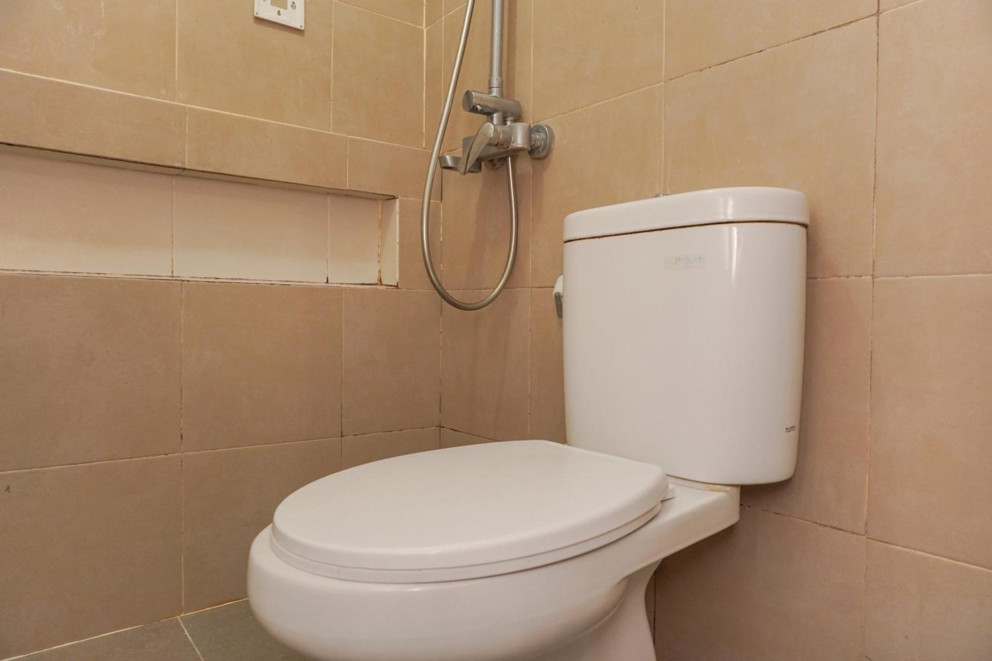 Elegant And Comfy 2br Above Mall At Bassura By Travelio
