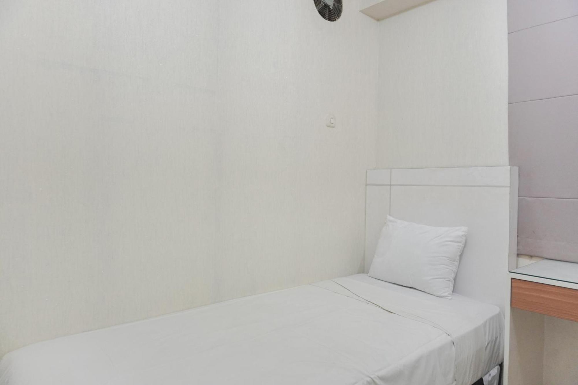 Apartment Elegant And Comfy 2br Above Mall At Bassura By Travelio