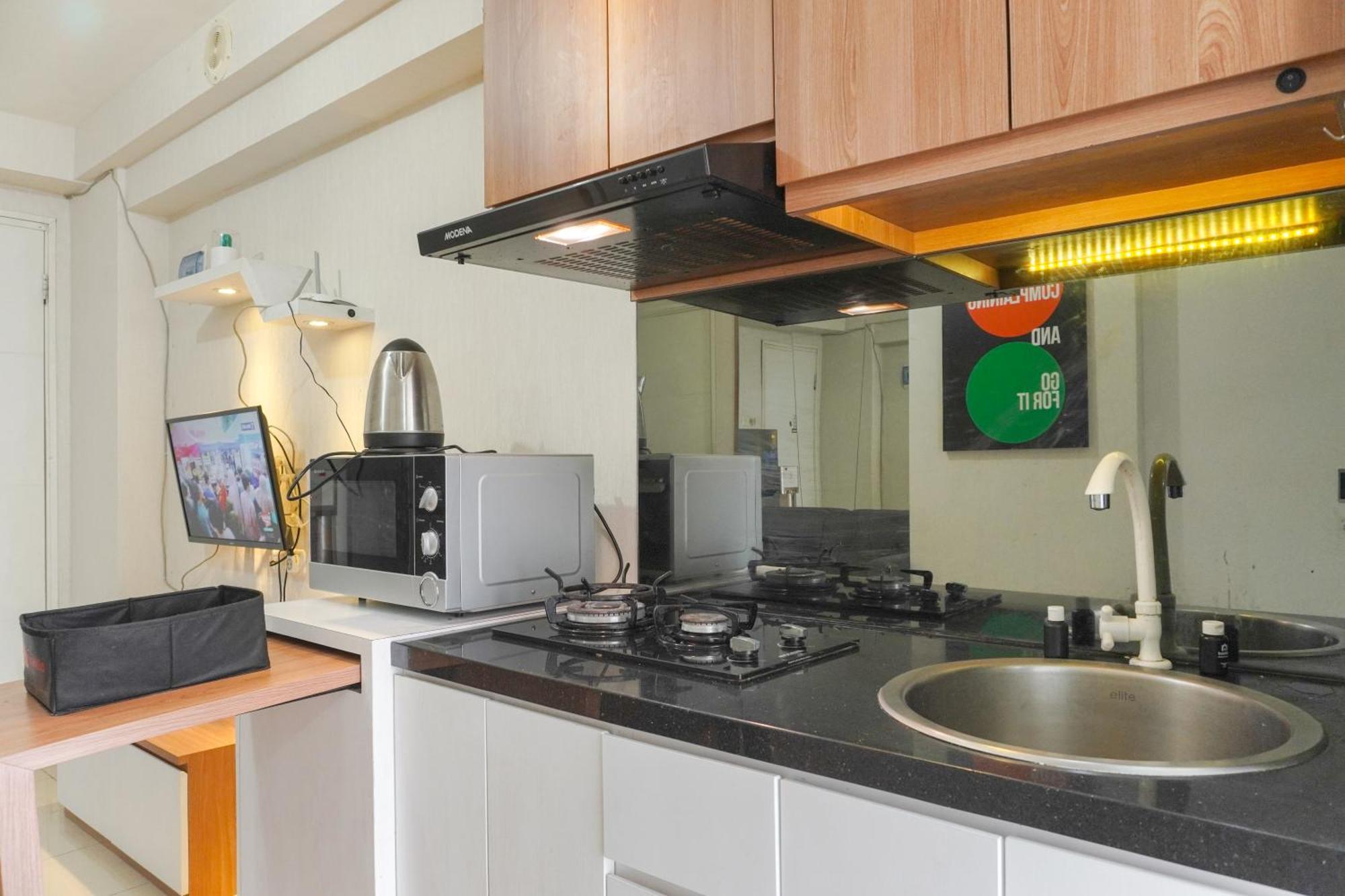 Elegant And Comfy 2br Above Mall At Bassura By Travelio