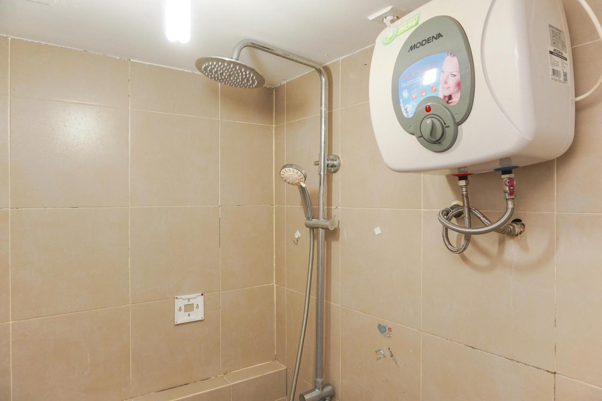 Apartment Elegant And Comfy 2br Above Mall At Bassura By Travelio