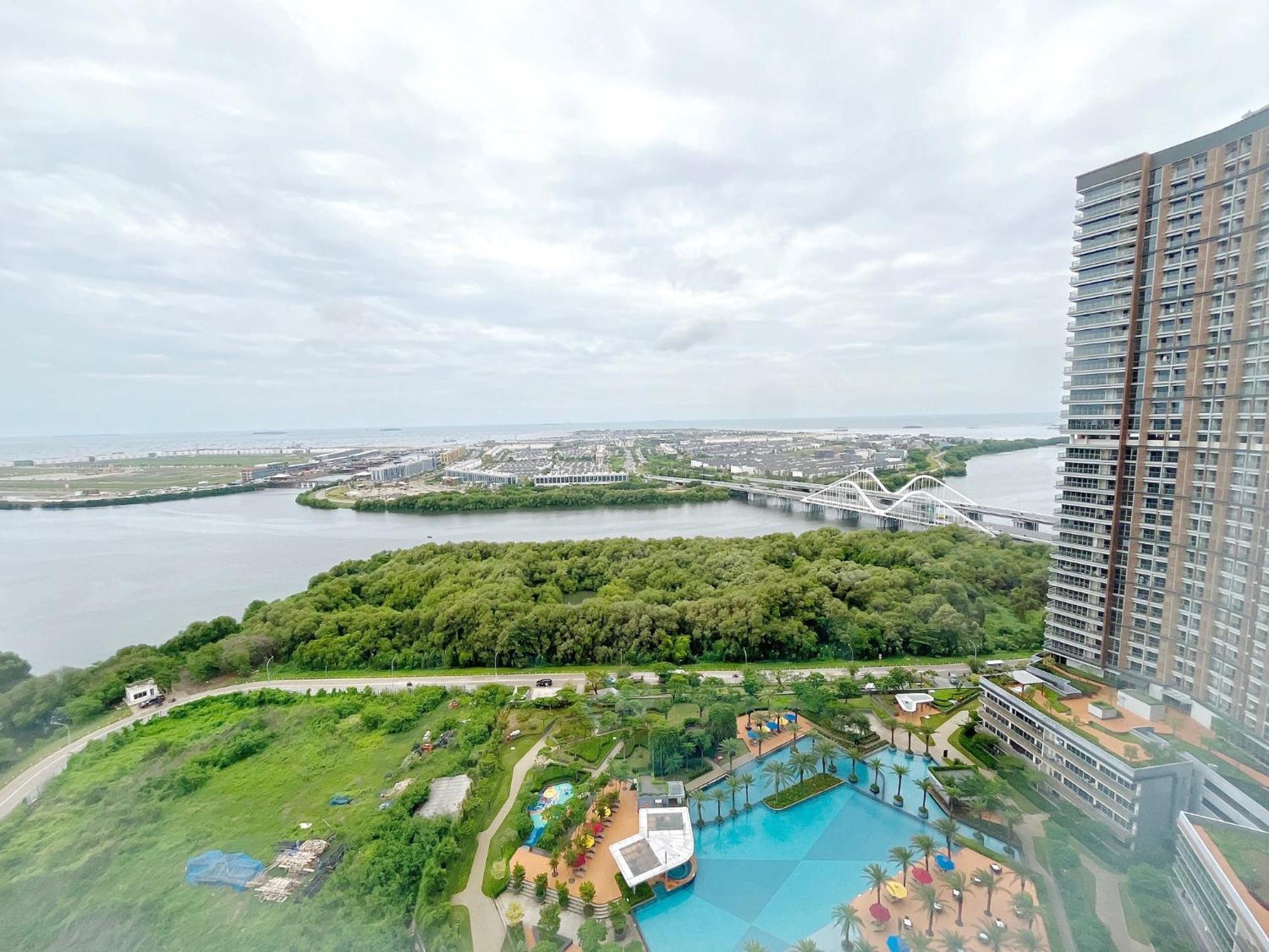 Gold Coast Sea View By Rentrooms Jakarta