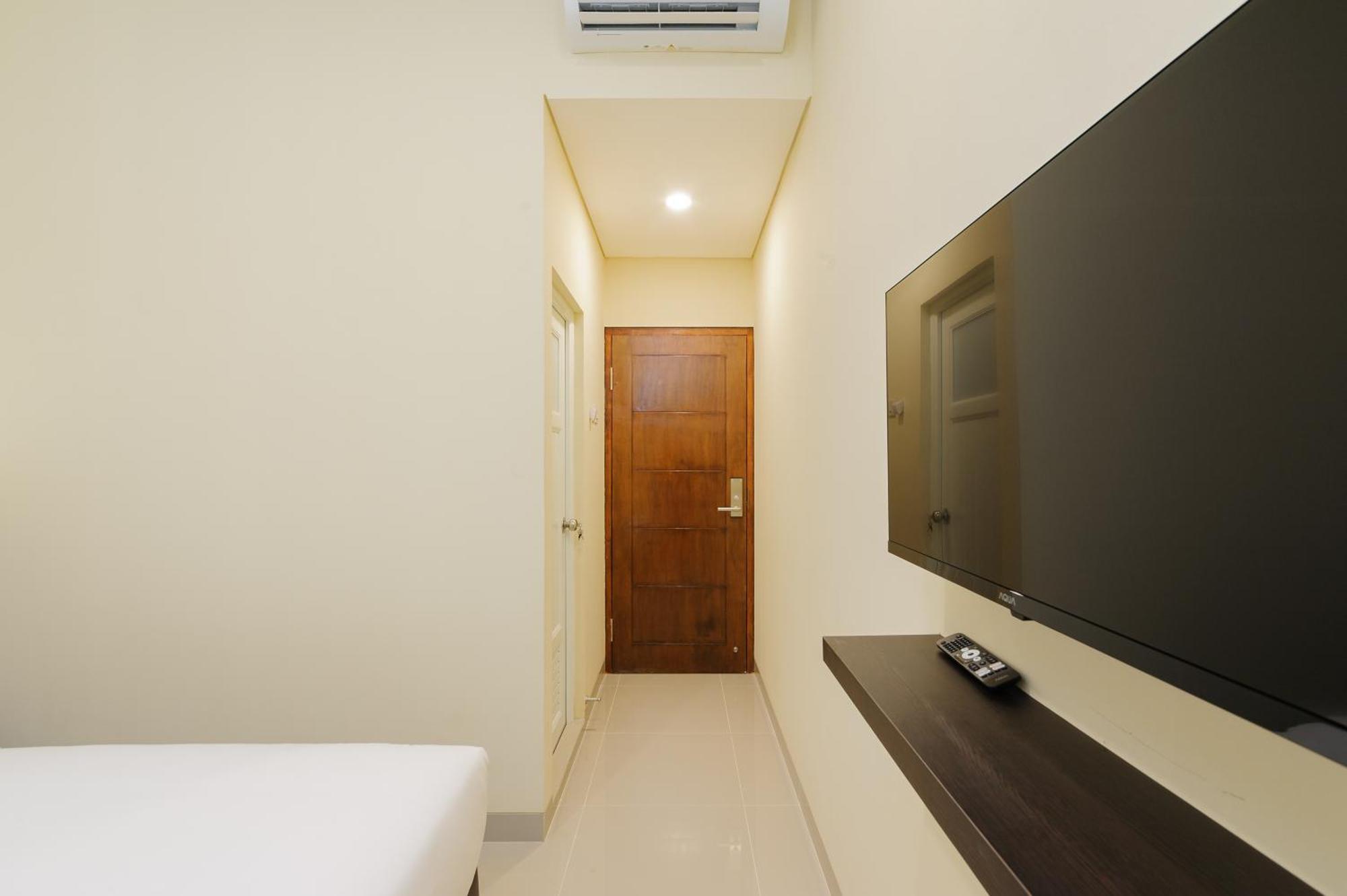 Urbanview Vineyard Cengkareng Hotel 3*