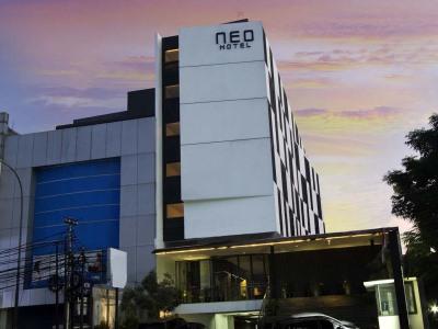 Hotel Neo Tendean By Aston