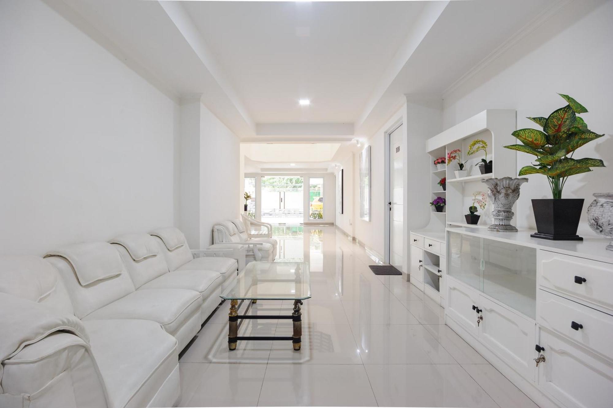 Reddoorz Near International Velodrome Hotel Jakarta