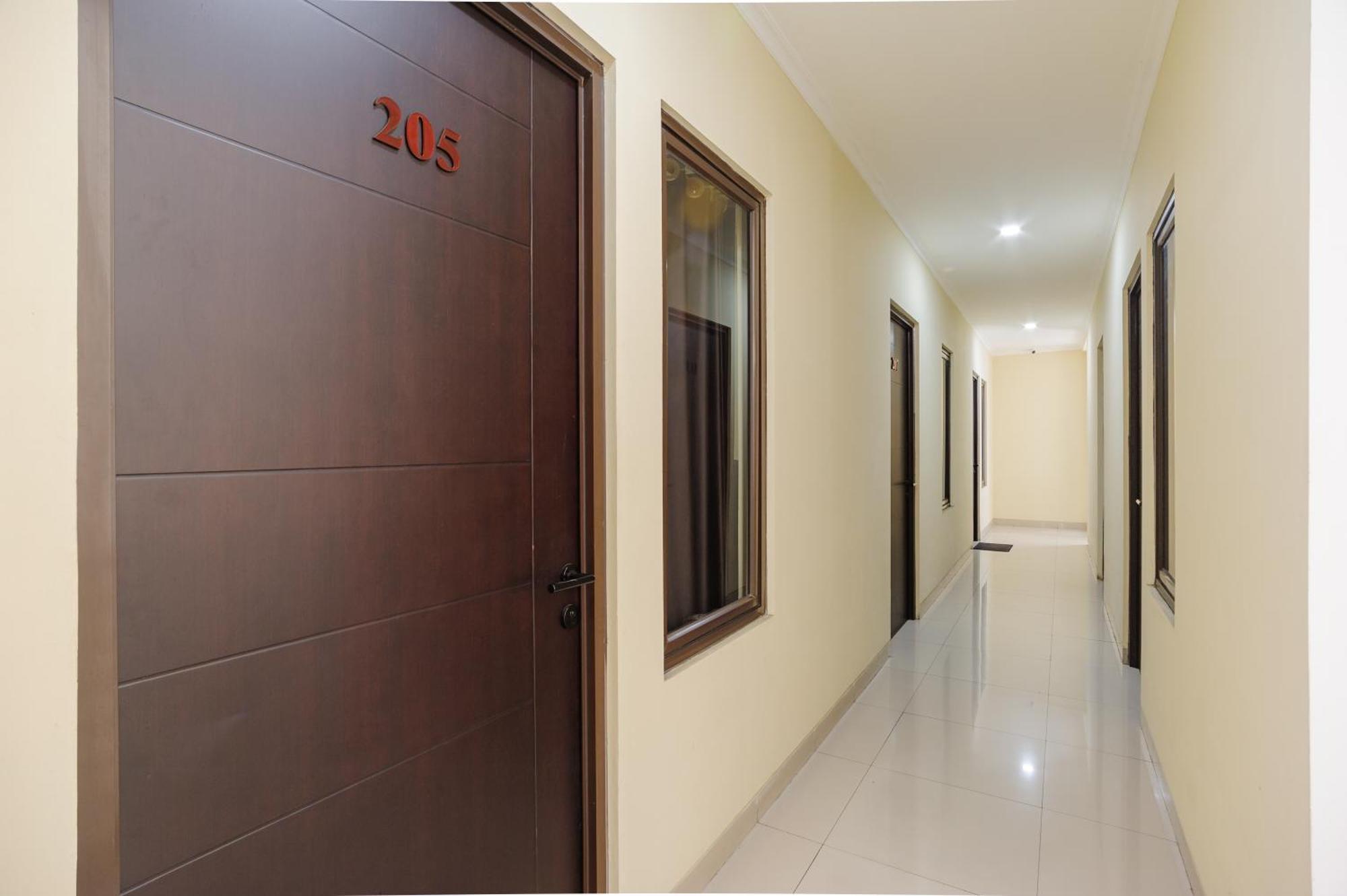 Hotel Reddoorz Near International Velodrome Jakarta