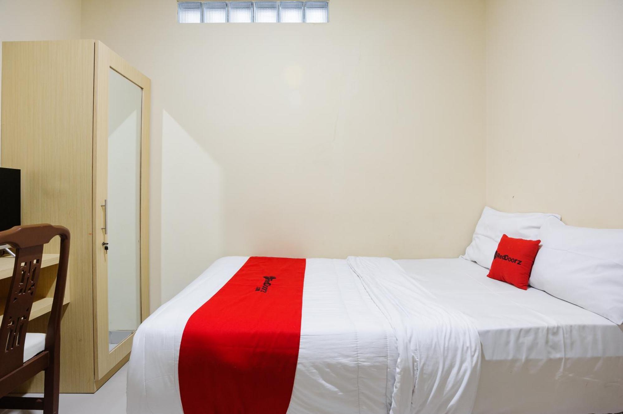 Hotel Reddoorz Near International Velodrome Jakarta