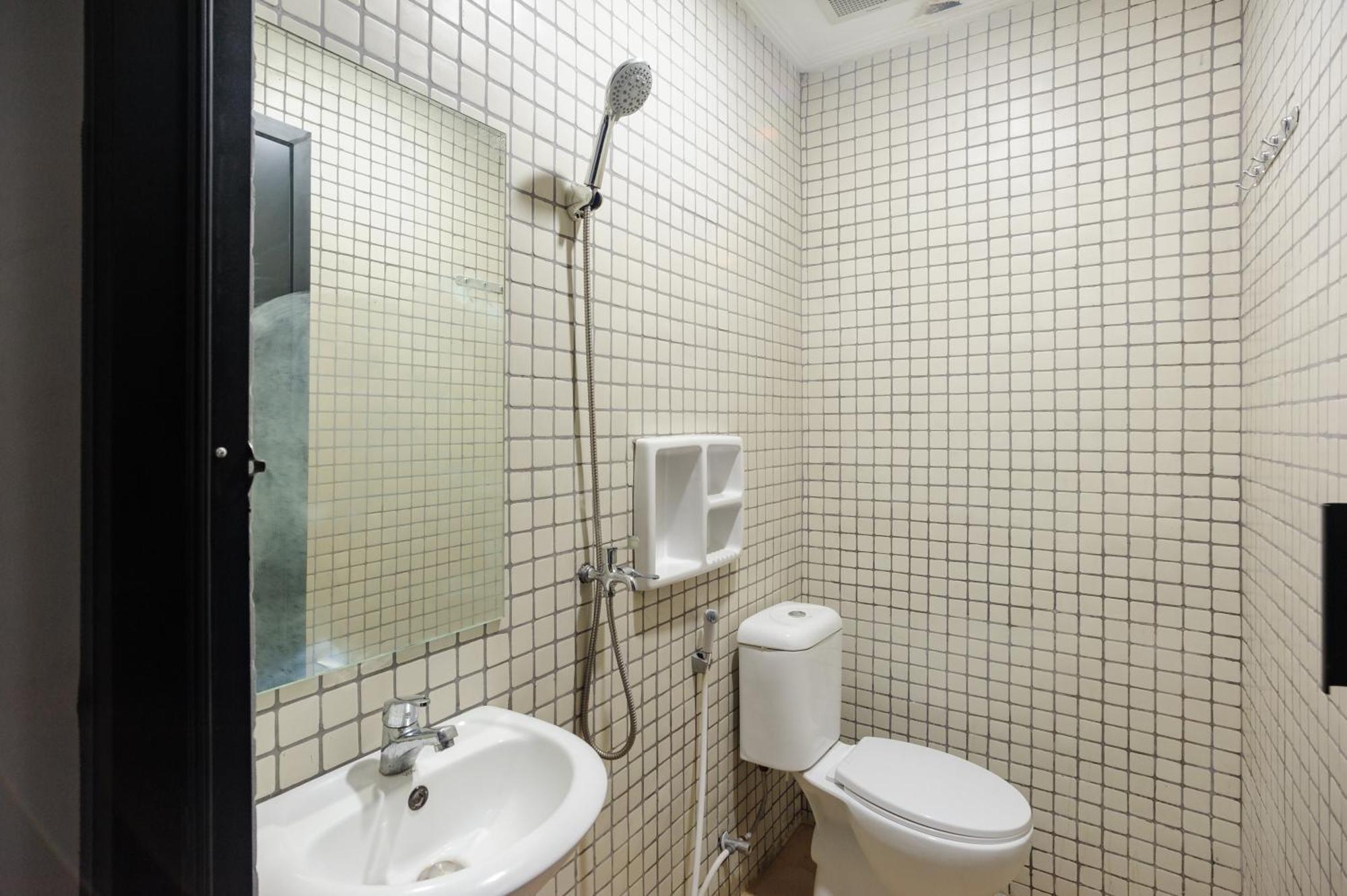 Reddoorz Near International Velodrome Jakarta