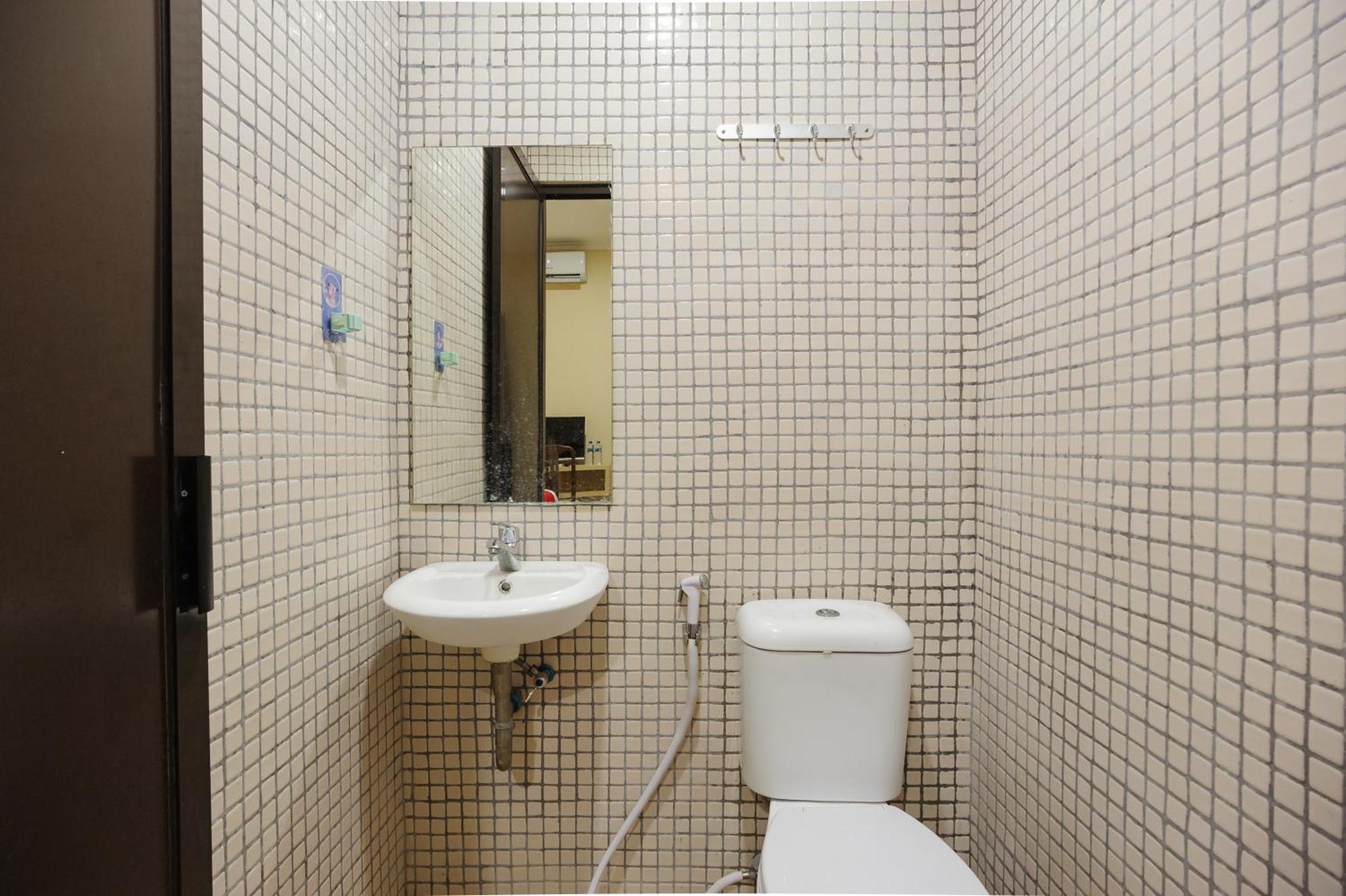 Hotel Reddoorz Near International Velodrome Jakarta
