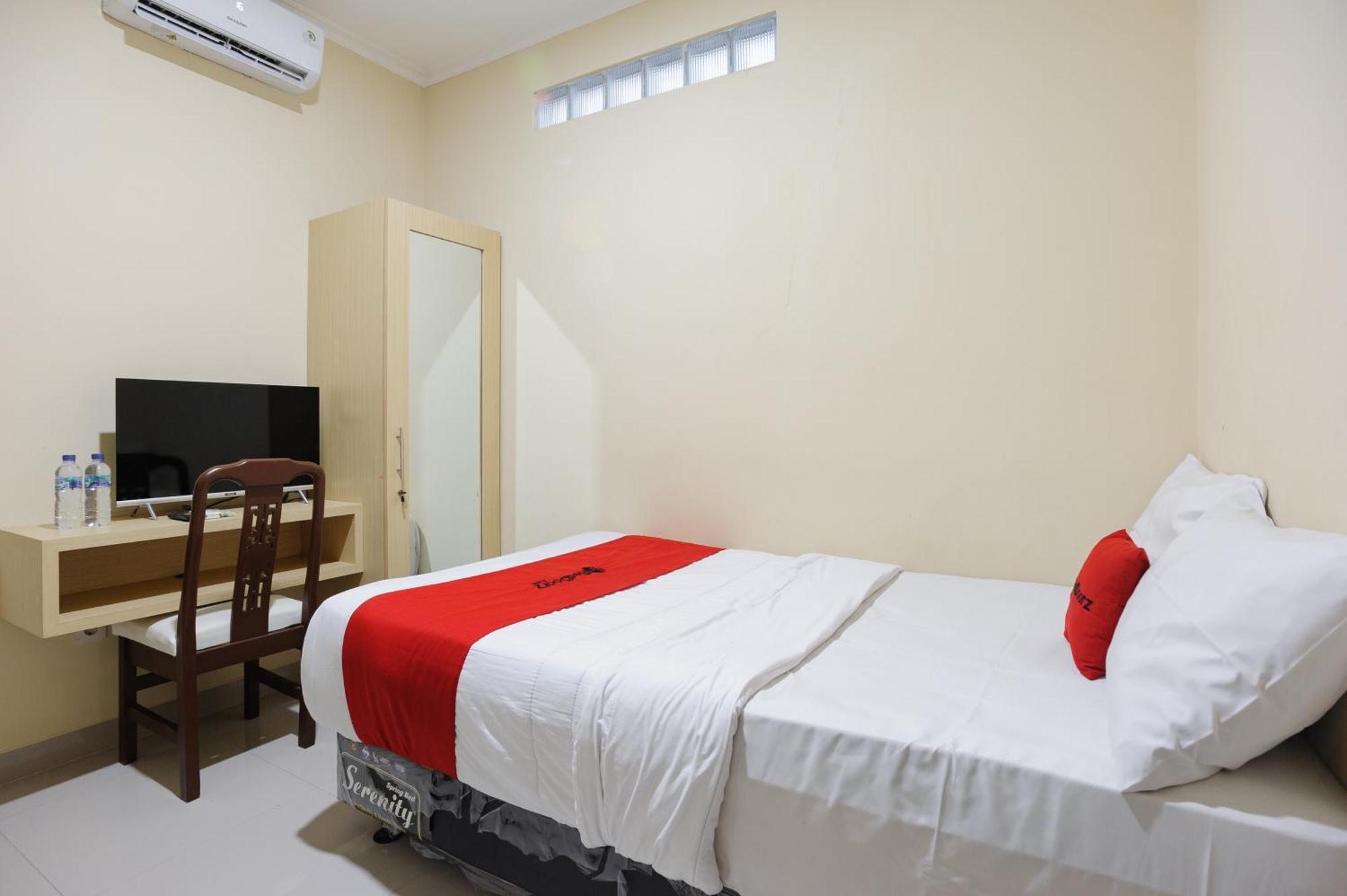 Reddoorz Near International Velodrome Jakarta