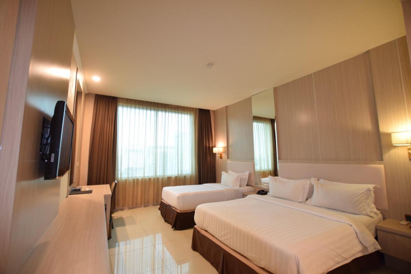Grand Paragon Hotel
