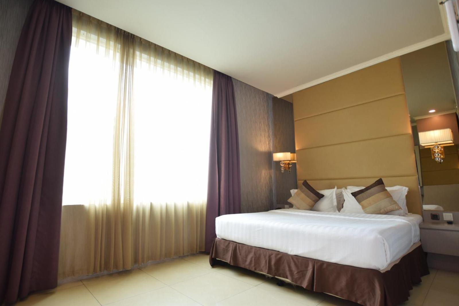 Grand Paragon Hotel 4*