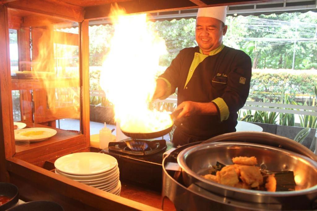 Pomelotel Patra Kuningan 3*