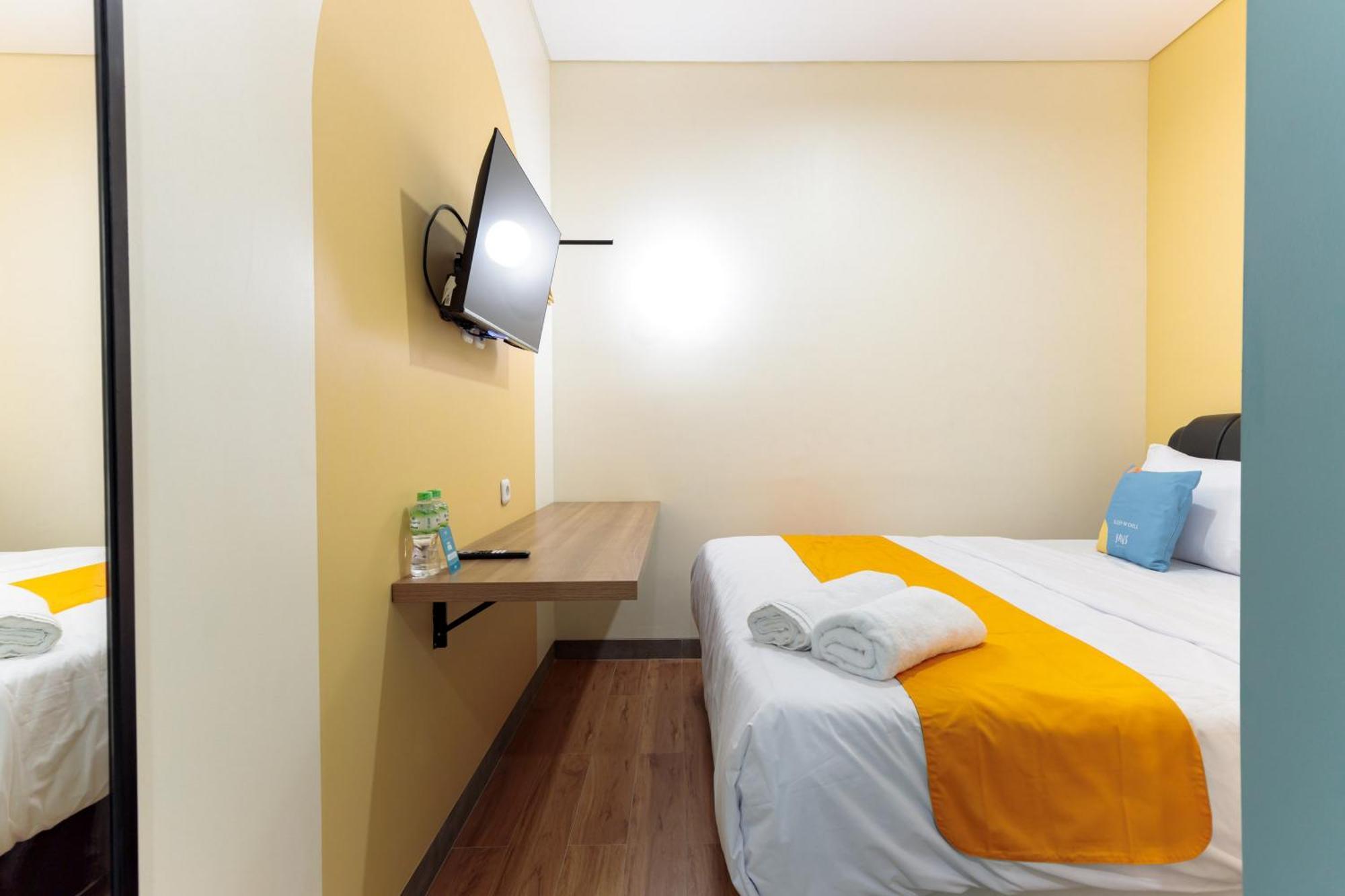Hotel Sans Kelapa Gading 3*