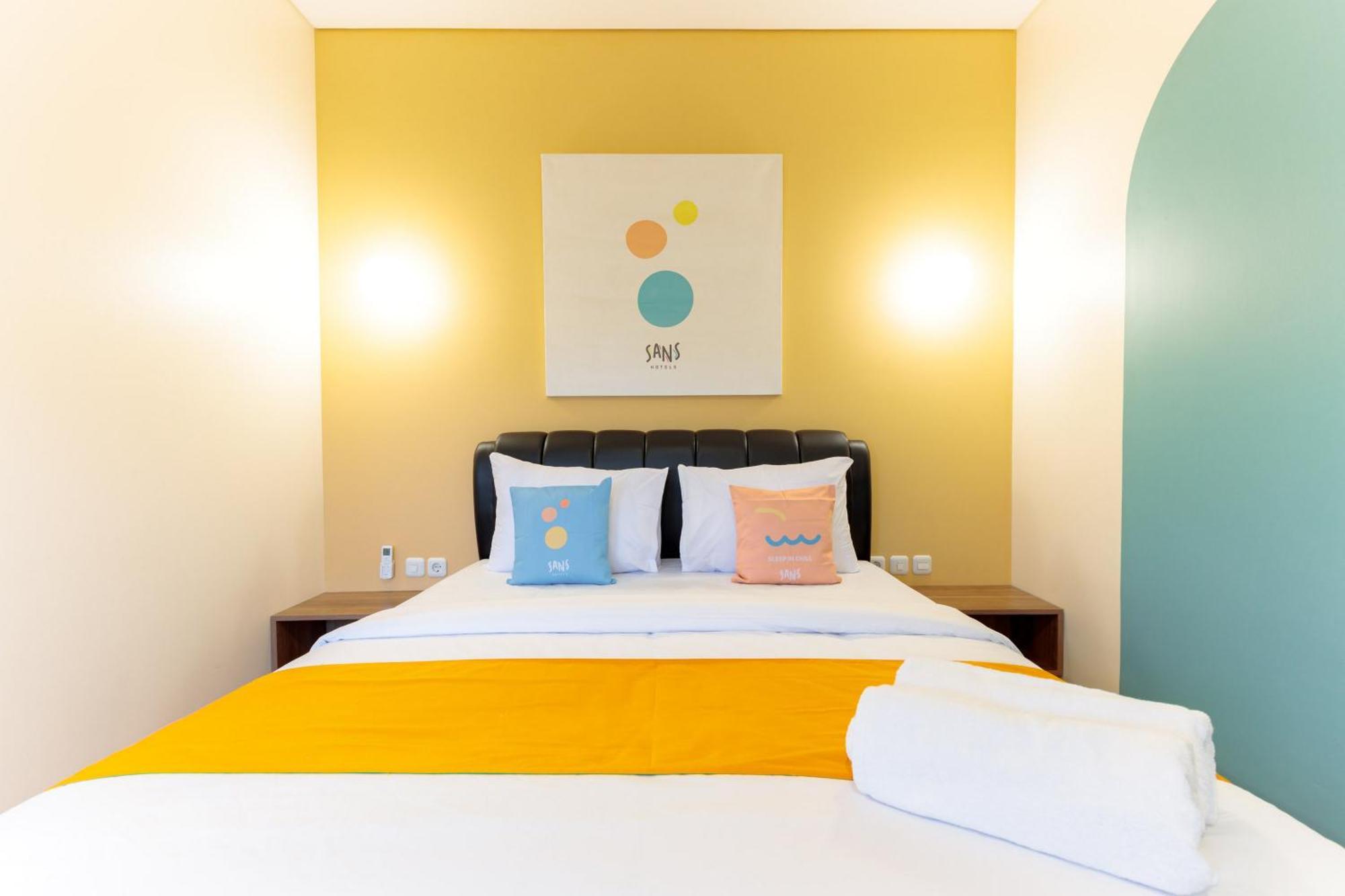 Hotel Sans Kelapa Gading 3*