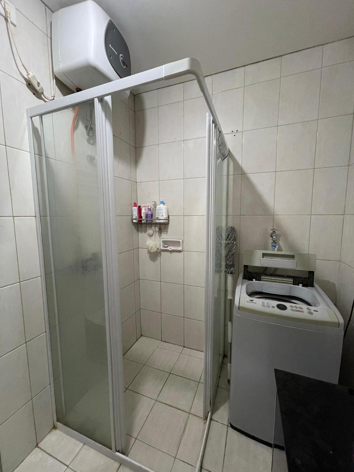Apartment 1br Thamrin Executive With Netflix, Rooftop Pool, Jacuzzi, Sauna, Gym, 5mins Walk To Grand Indonesia