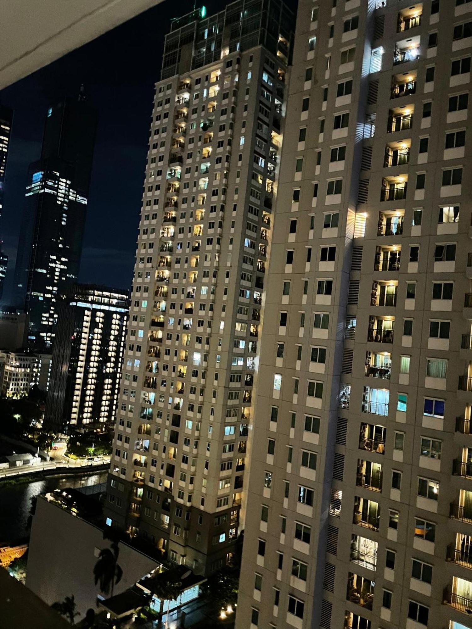 1br Thamrin Executive With Netflix, Rooftop Pool, Jacuzzi, Sauna, Gym, 5mins Walk To Grand Indonesia * Jakarta