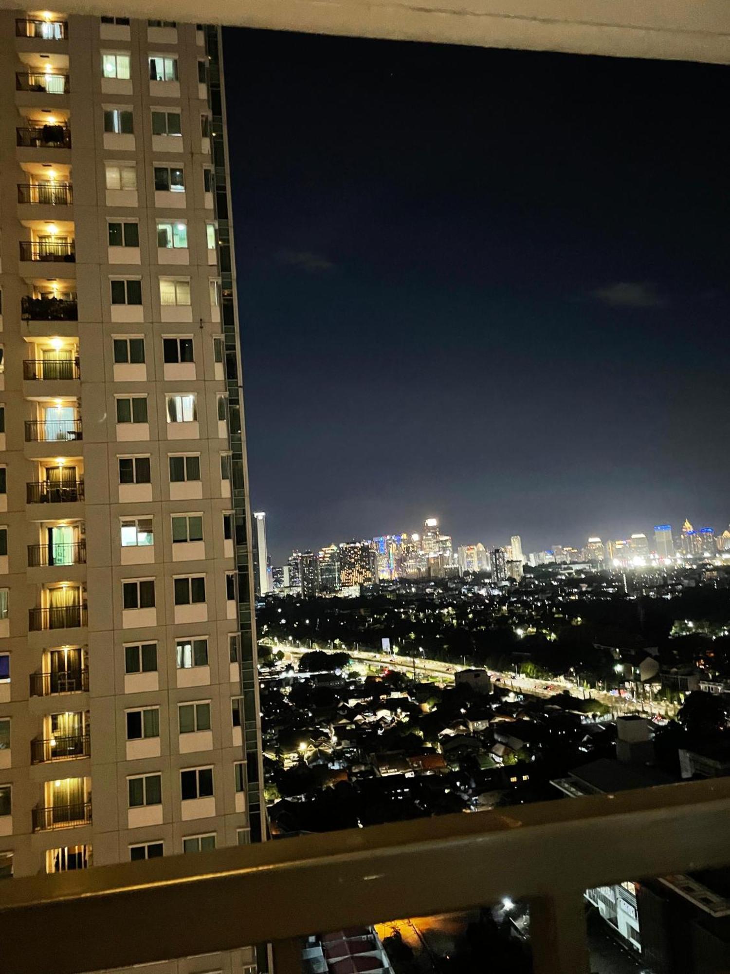 1br Thamrin Executive With Netflix, Rooftop Pool, Jacuzzi, Sauna, Gym, 5mins Walk To Grand Indonesia Jakarta