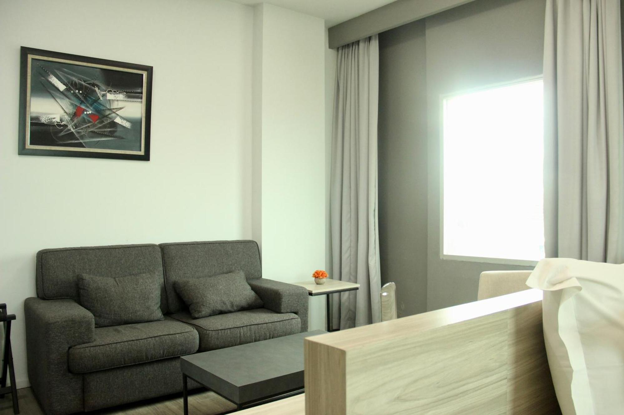 Hotel Sparks Life Jakarta, Artotel Curated 4*