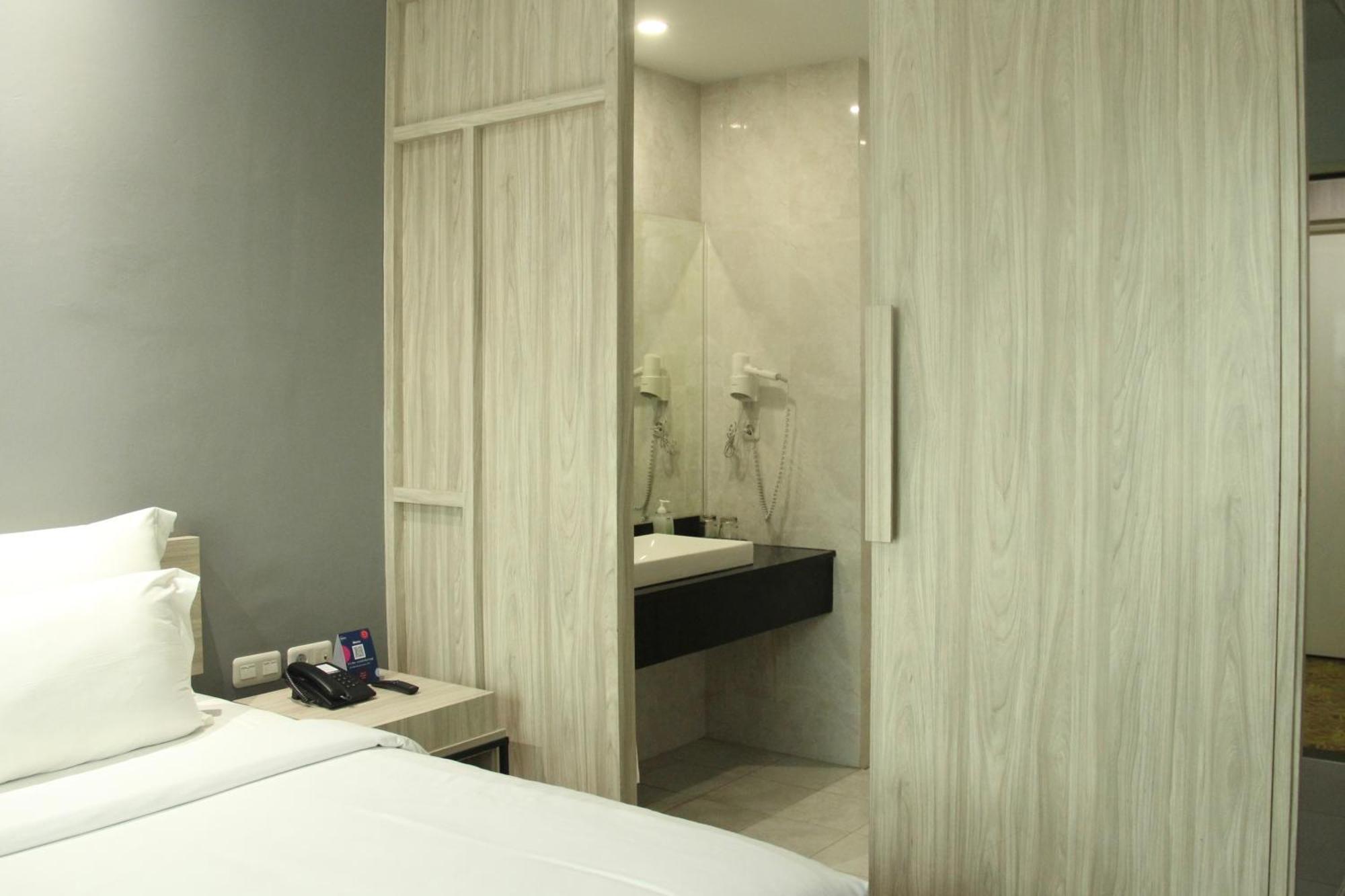 Sparks Life Jakarta, Artotel Curated