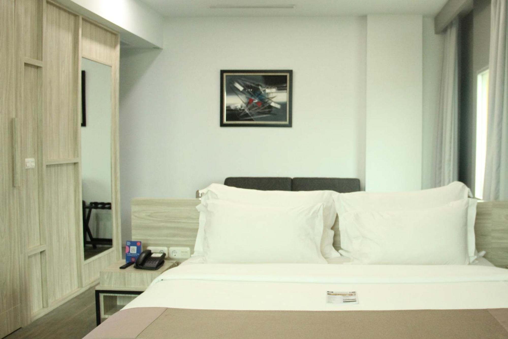 Hotel Sparks Life Jakarta, Artotel Curated