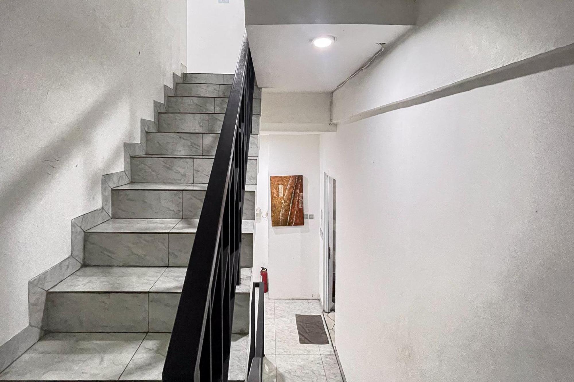 Reddoorz Capsule At Batu Tulis Jakarta