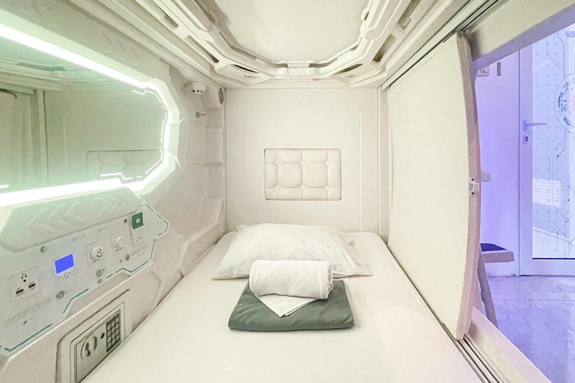 Hotel Reddoorz Capsule At Batu Tulis *
