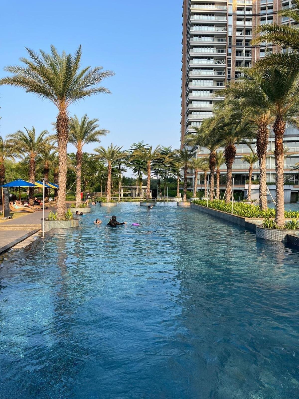 Gold Coast Dubai Netflix Pangsapuri *