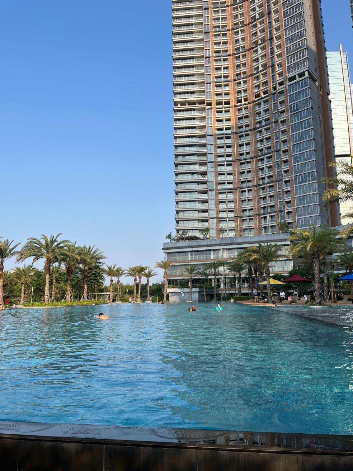 Gold Coast Dubai Netflix Pangsapuri *