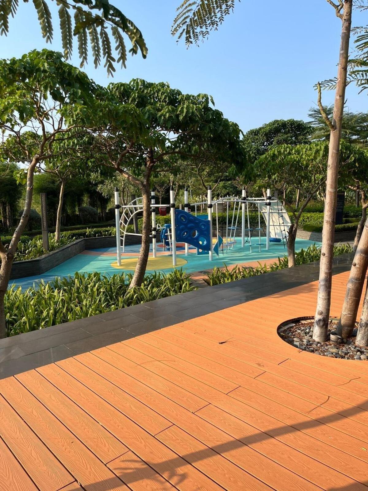 Gold Coast Dubai Netflix Pangsapuri Jakarta