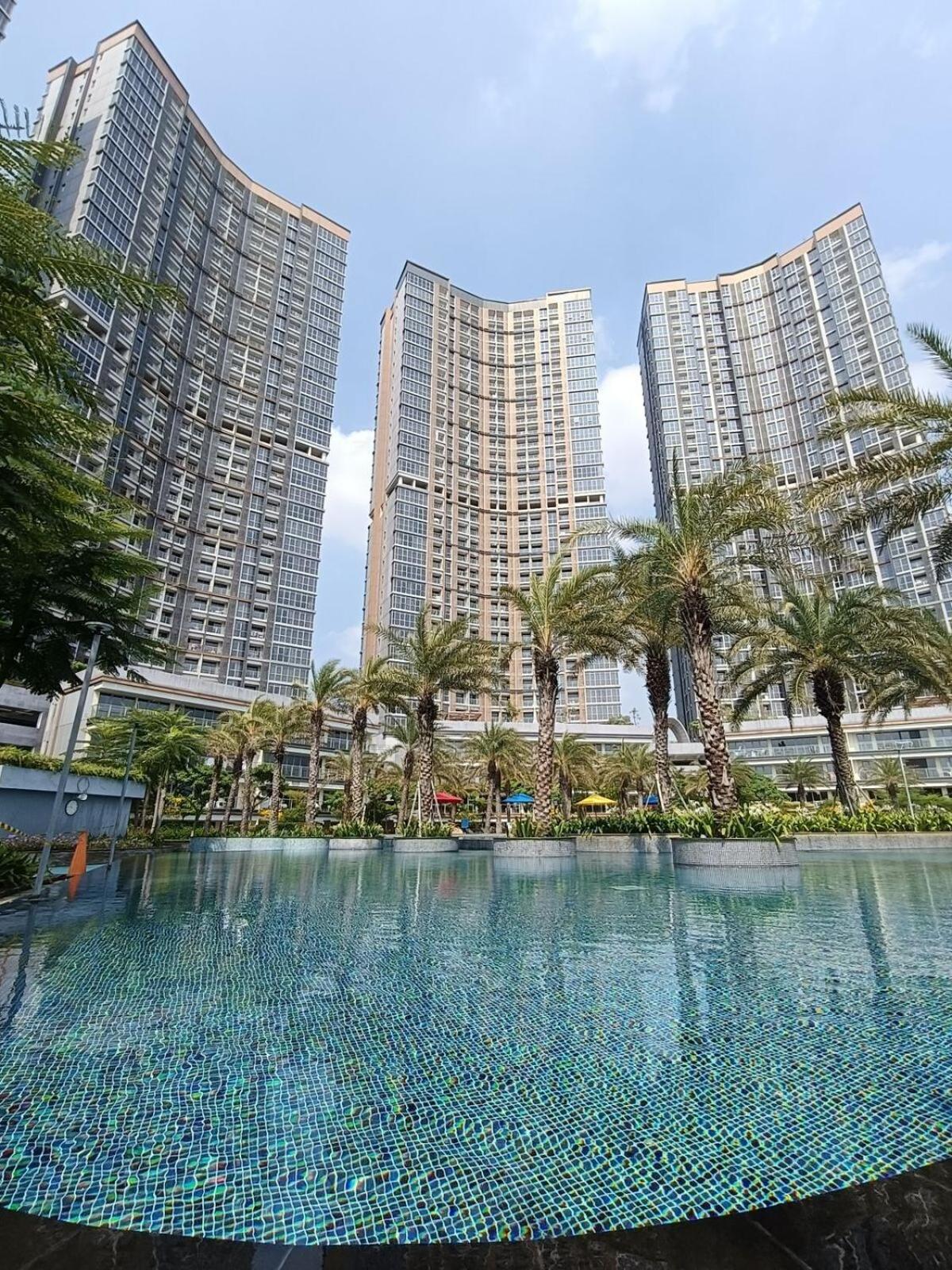 Gold Coast Dubai Netflix Pangsapuri Jakarta