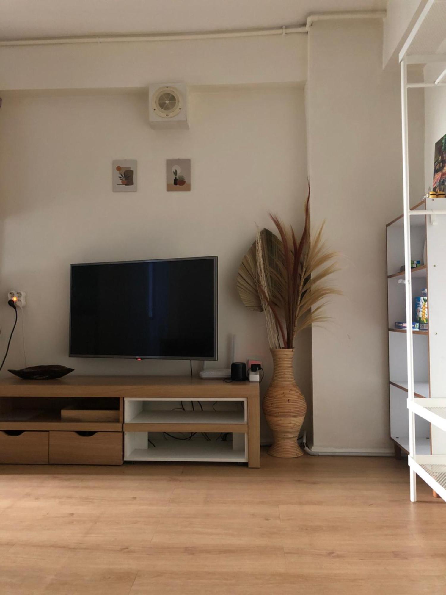 Moagi Alamanda - Netflix Ready! At Bassura Apartment